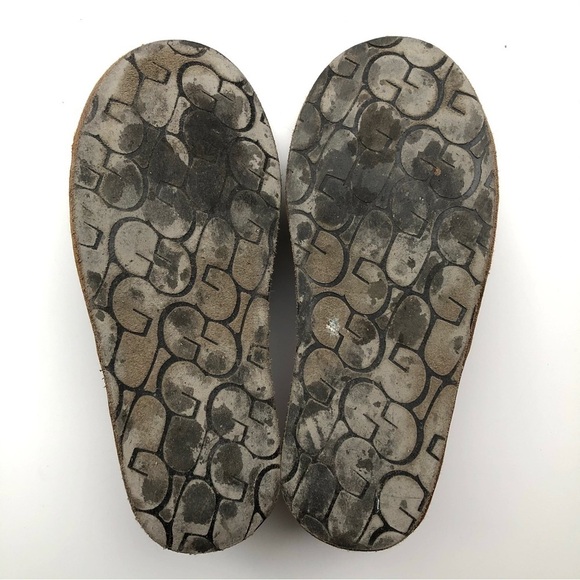 UGG Kids Romeo Suede Slippers Sherpa Lined Brown - Picture 5 of 10